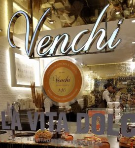 イタリアのVenchiというアイスクリーム屋さん看板|高知市注文住宅SAI